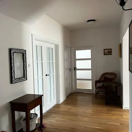 Dworek Pod Lasem Ferienhaus *